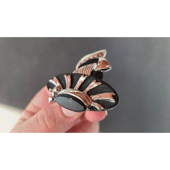 Torino Woman in Hat Brooch - Picture 8 of 10